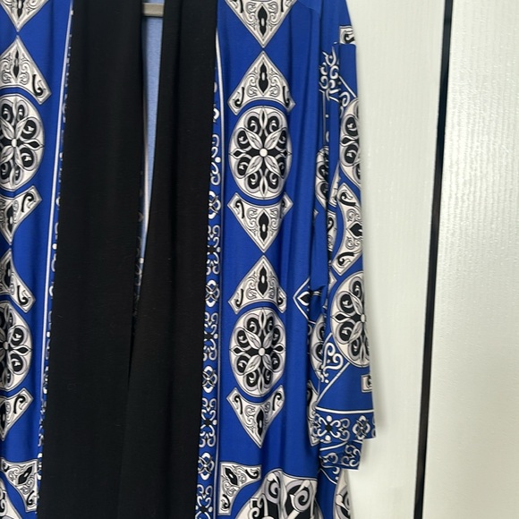 Geometric light weight cardigan duster in purple black and white - Picture 2 of 4